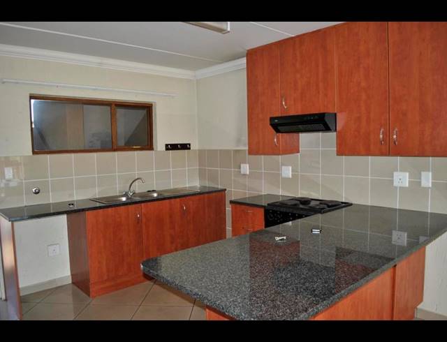 1 BEDROOM APARTMENT FOR SALE IN SUNNINGHILL